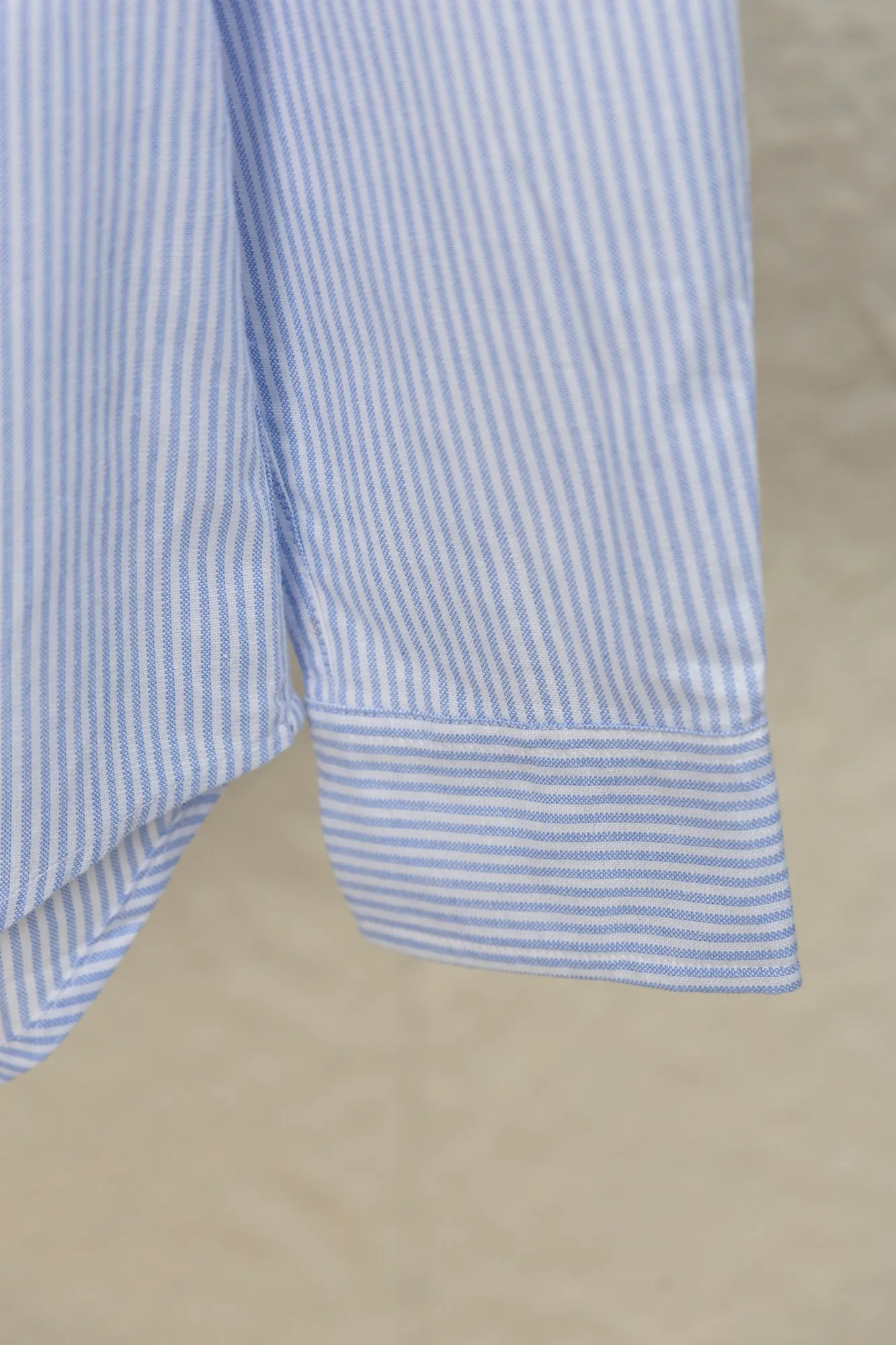 P230 Style number: JZ007 Rah Lauren striped small logo logo embroidered shirt, same style for men and women, complete with three labels, full set of packaging, official website details consistent, original pure cotton Oxford fabric material, ready-to-wear wash, skin-friendly and comfortable, classic and versatile, suitable for business and leisure, collar buttons, differentiated currency, all fabric accessories are original benchmarking, the details and craftsmanship are very good, color: gray blue, size: S M L XL
